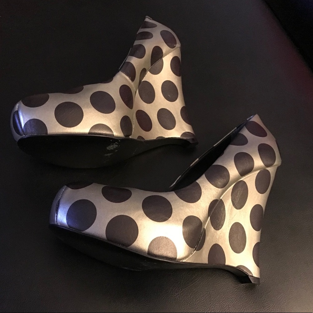 POUR LA VICTOIRE LEATHER POLKA DOT PLATFORM HEELS - Picture 6 of 12